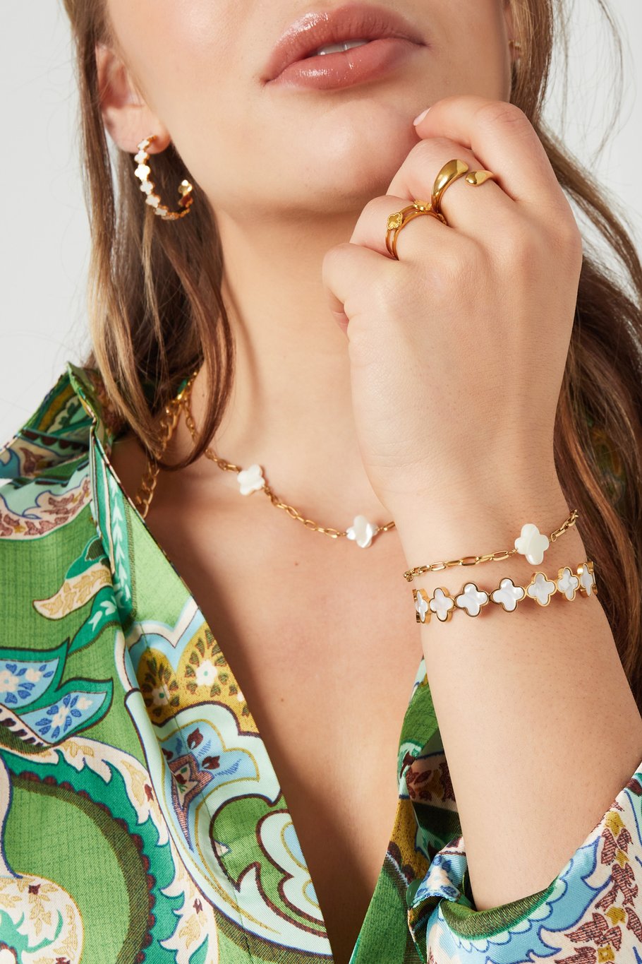 Armreif gold Perlmutt Kleeblätter | useful Beauty