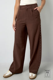 Wide-Leg Hose Braun mit Nieten-Details | useful Beauty