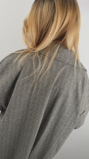 Long Hemd Jacke – Oversized Style in Grau & Beige | useful Beauty