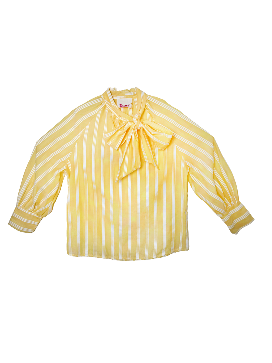 Langärmelige hellgelbe Bluse mit weißen Streifen undSchleife am Hals.