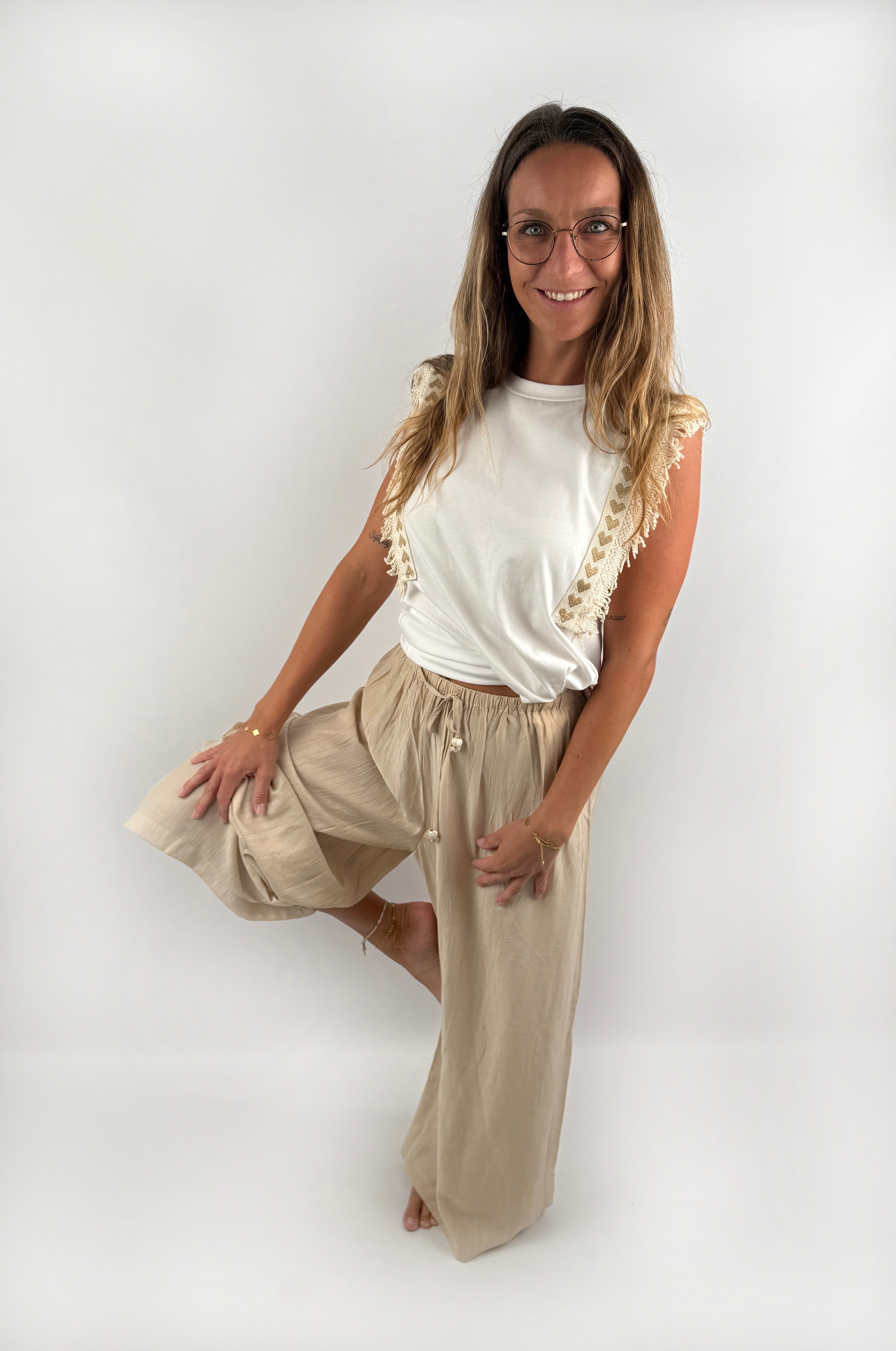 Lange legere Hose mit schmalem Bund im Boho Style in der Farbe Beige