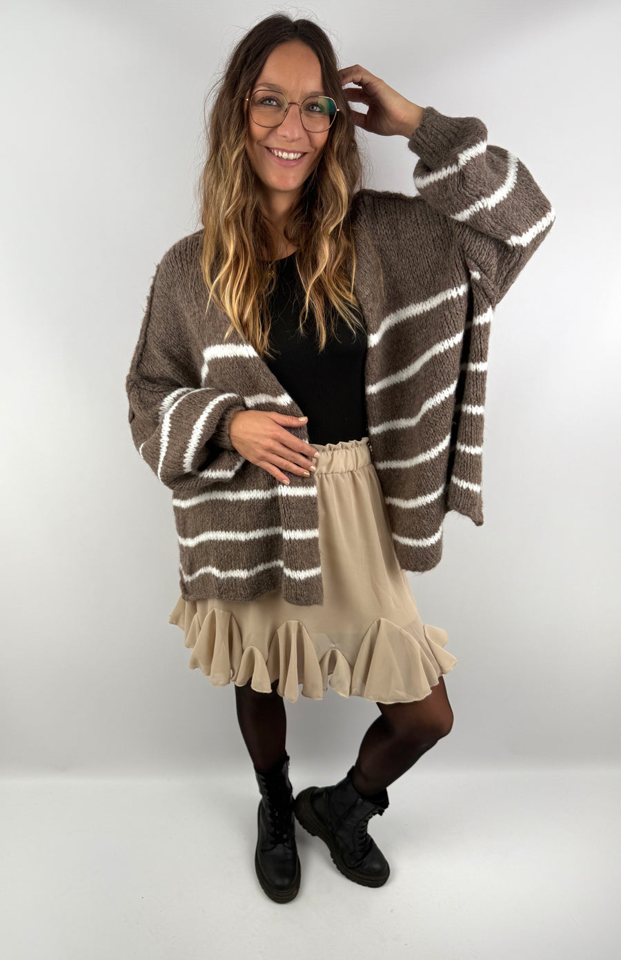 Cozy Stripe Knit – Oversized Strickjacke in Braun & Creme | useful Beauty