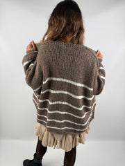 Cozy Stripe Knit – Oversized Strickjacke in Braun & Creme | useful Beauty