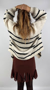 Cozy Stripe Knit – Oversized Strickjacke in Braun & Creme | useful Beauty