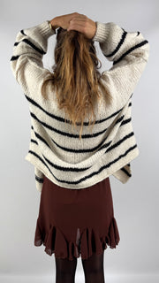 Cozy Stripe Knit – Oversized Strickjacke in Braun & Creme | useful Beauty