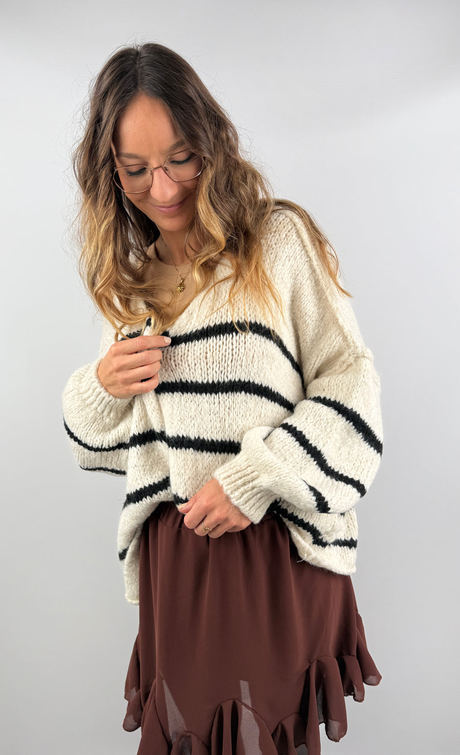Cozy Stripe Knit – Oversized Strickjacke in Braun & Creme | useful Beauty