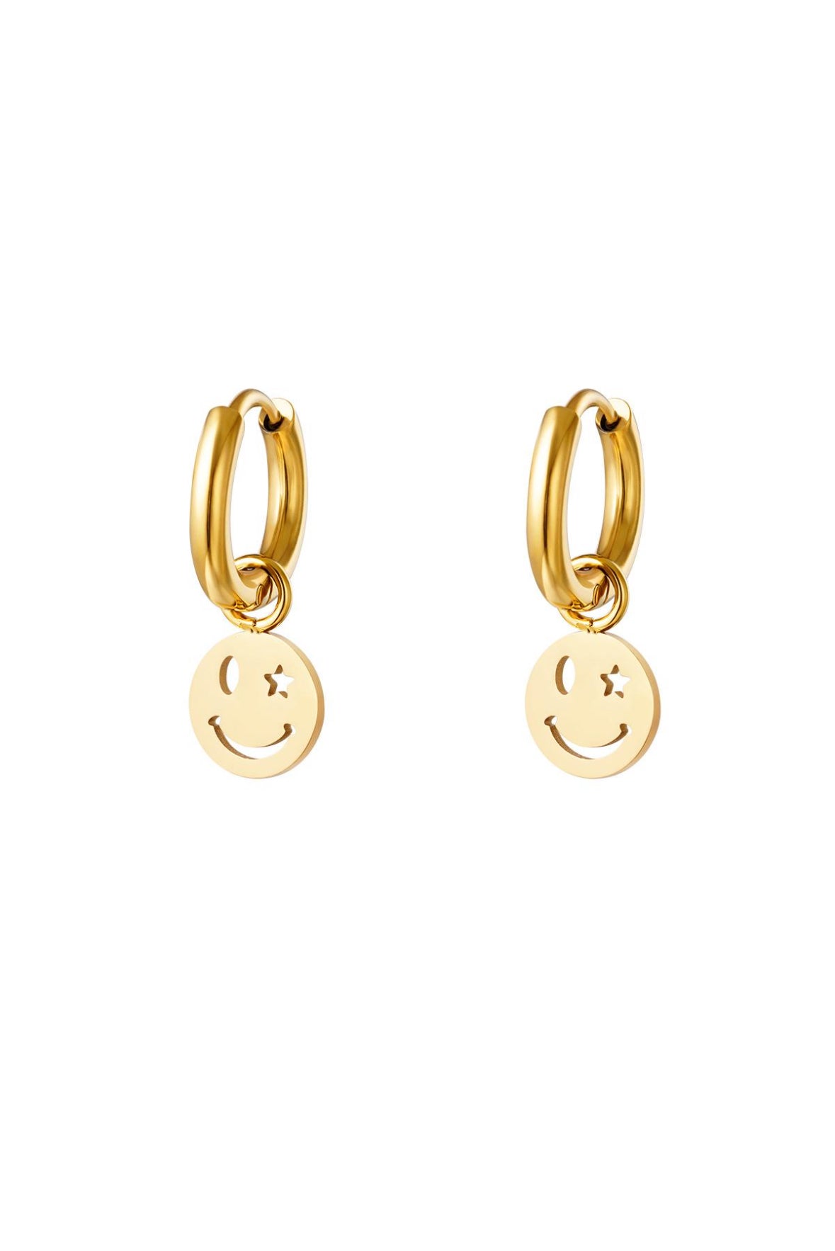 Goldene Creolen mit Smiley Anhänger.