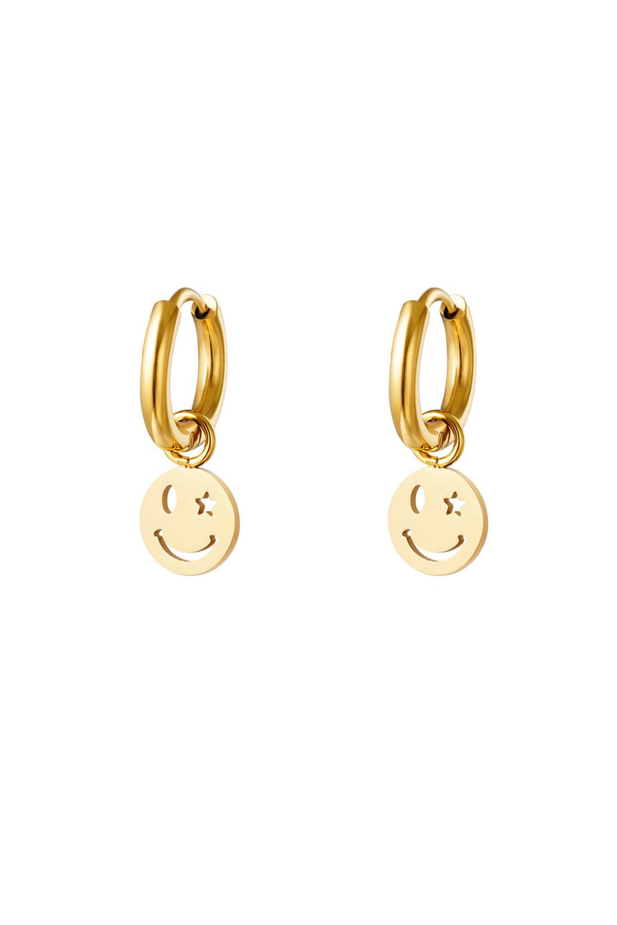 Goldene Creolen mit Smiley Anhänger.