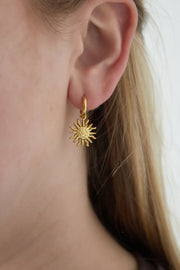 Edelstahl Creolen mit Sonnenanhänger.