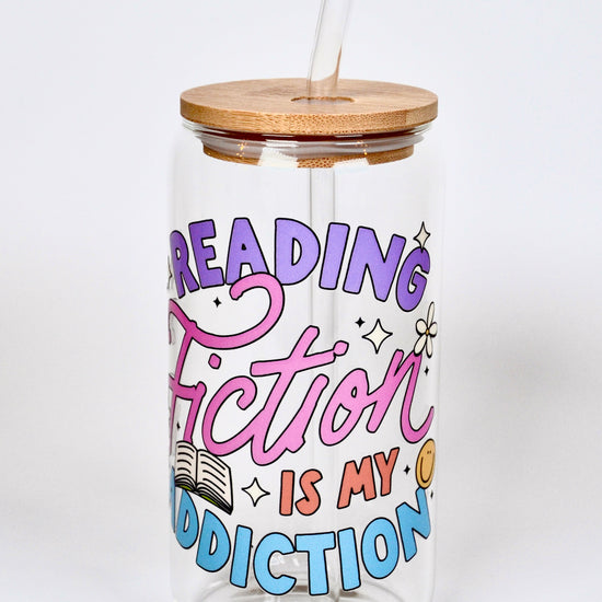 Glasbecher Fiction is Addiction Bambusdeckel Glasstrohhalm 500ml | useful Beauty - useful Beauty 