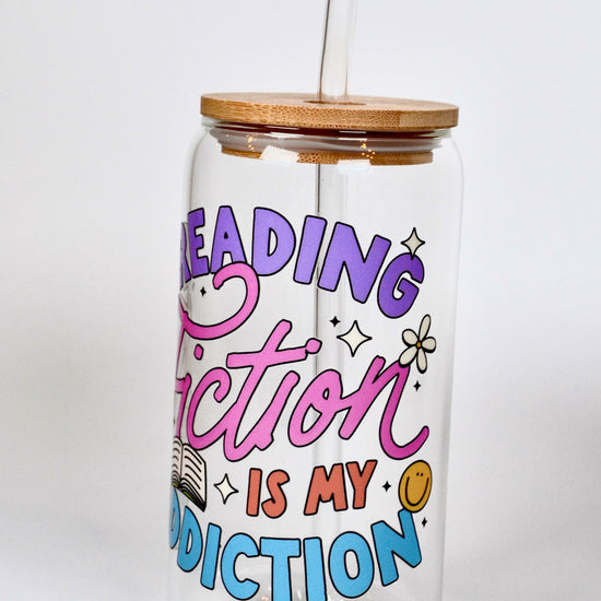 Glasbecher Fiction is Addiction Bambusdeckel Glasstrohhalm 500ml | useful Beauty - useful Beauty 
