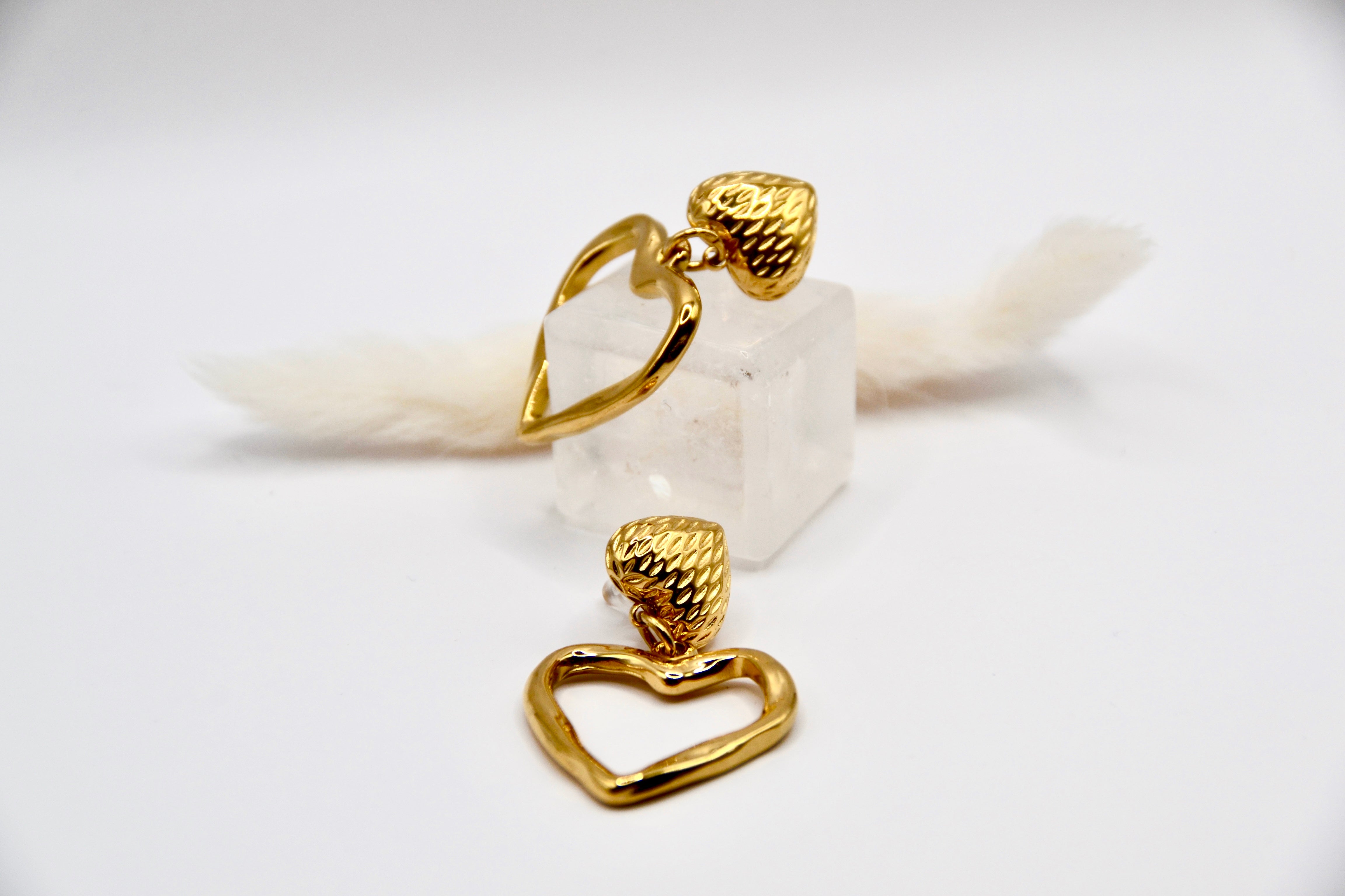 Edelstahl Hängeohrringe zwei Herzen gold | useful Beauty - useful Beauty 
