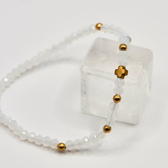 Perlenarmband goldenes Kreuz Glasperlen geschliffen | useful Beauty - useful Beauty 