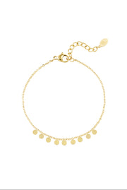 Goldenes feines Armband mit feinen kleinen Goldplättchen.