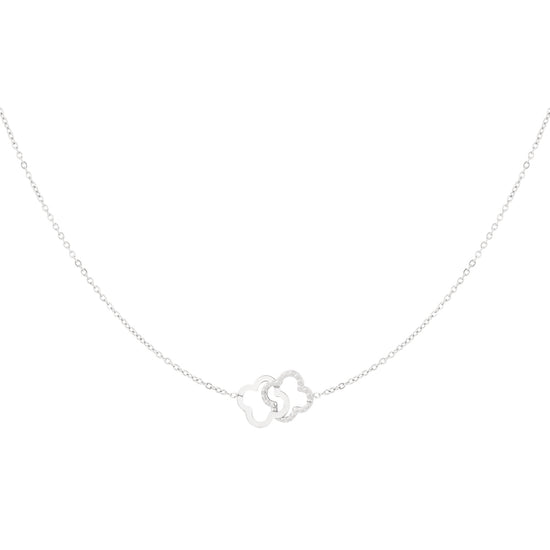 Silberne Edelstahl Halskette mit zwei verbundenen Kleeblättern.