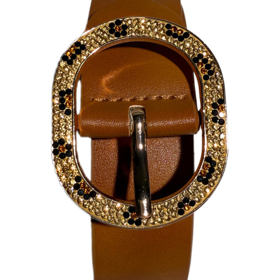 Brauner Echtleder Gürtel mit glitzernder ovaler Schnalle in leoparden Optik.