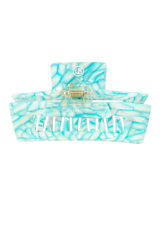 Türkise Haarklammer aus Cellulose Acetet in flimmernder Pooloptik.