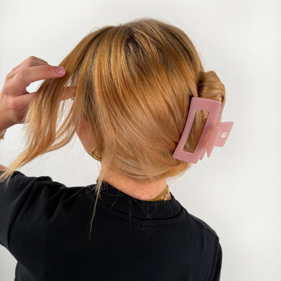 Cellulose Acetat Haarklammer 10cm im milchigen hellrosa Design von useful Beauty.