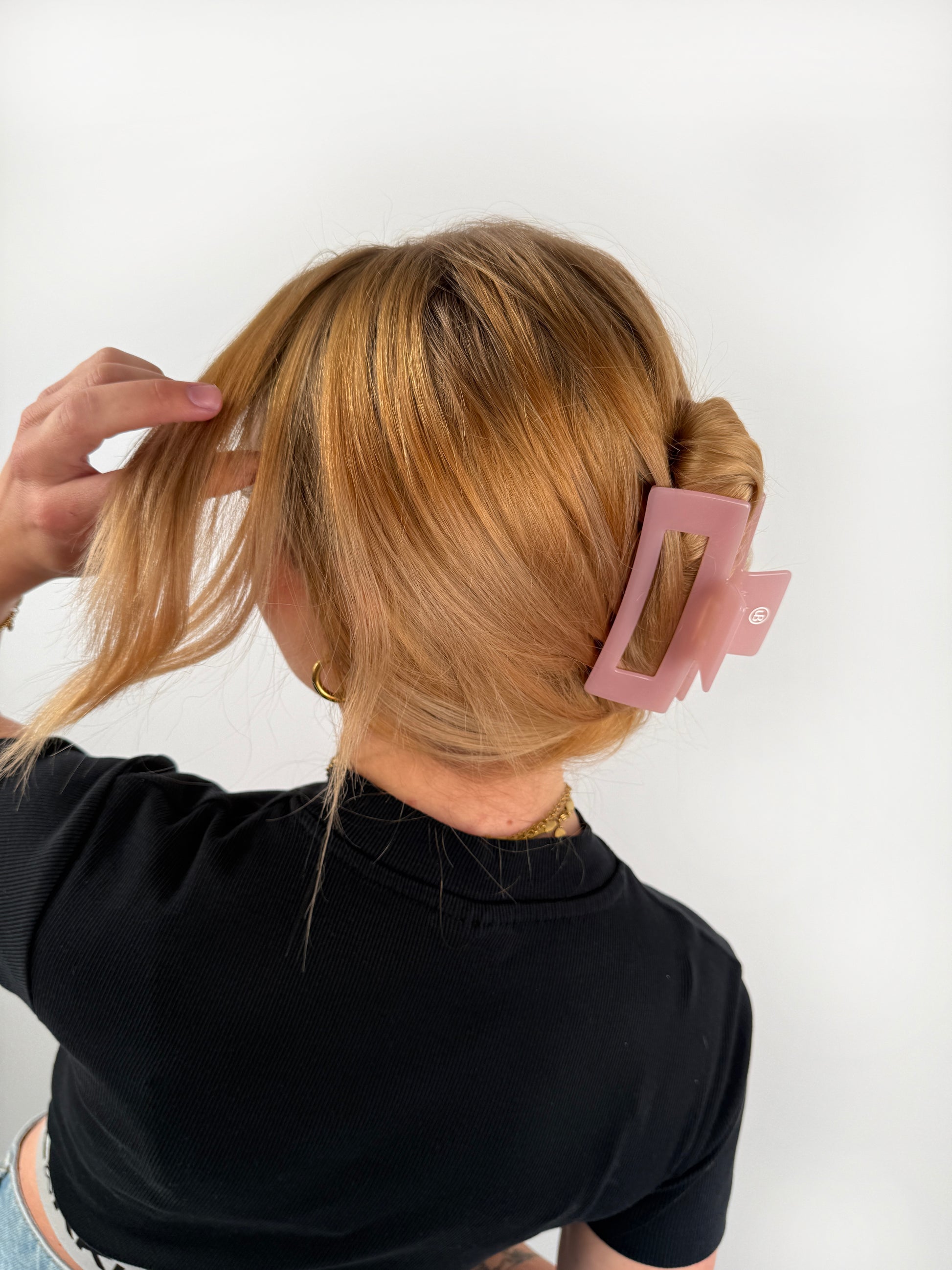 Cellulose Acetat Haarklammer 10cm im milchigen hellrosa Design von useful Beauty.