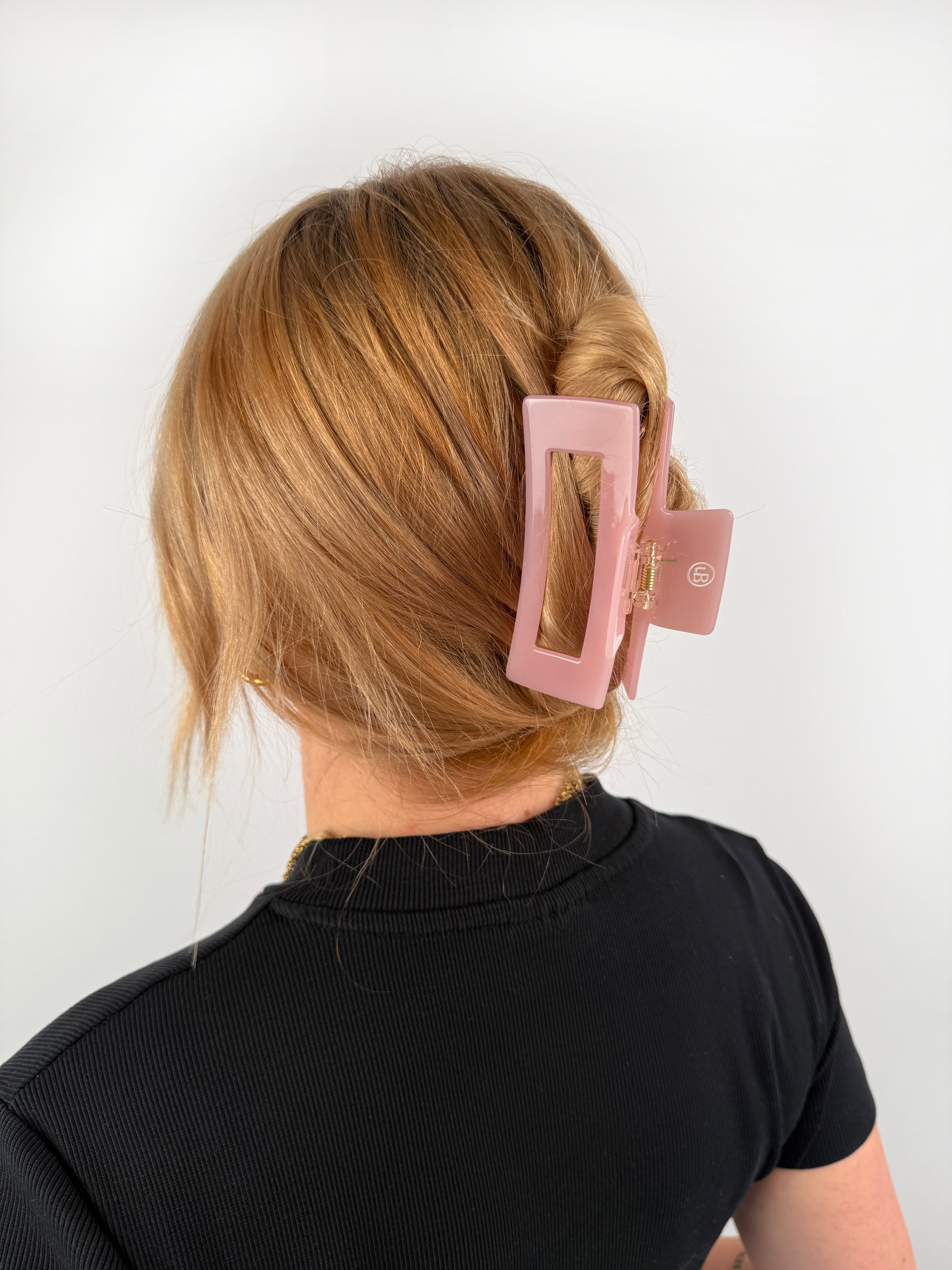 Cellulose Acetat Haarklammer 10cm im milchigen hellrosa Design von useful Beauty.