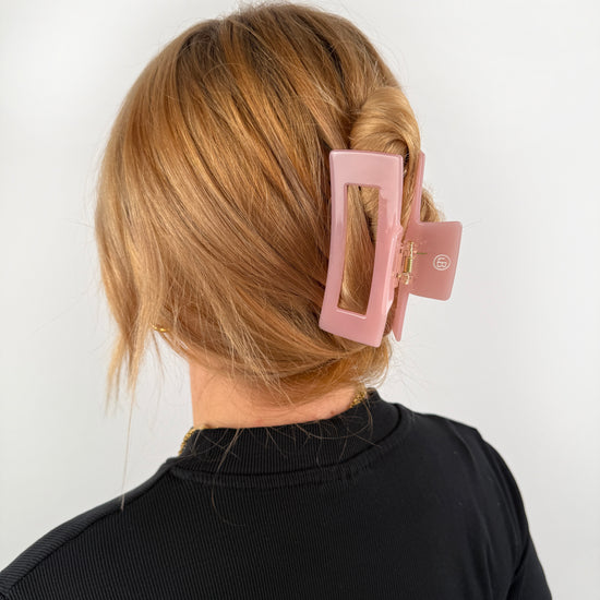 Cellulose Acetat Haarklammer 10cm im milchigen hellrosa Design von useful Beauty.