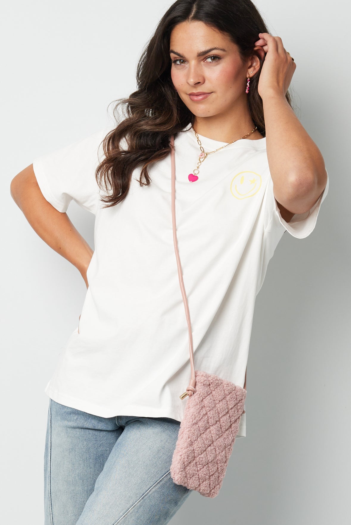 Handytasche in Teddyfell Optik mit Schulter Kordel in Rosé.