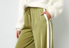 Damen Hose in Olivgrün mit weißen Seitenstreifen – locker geschnitten, Größe S-L