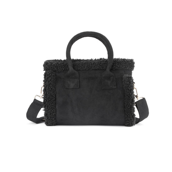 Schwarze Teddy Bag mit Henkeln und Schulterriemen, Vorderansicht.