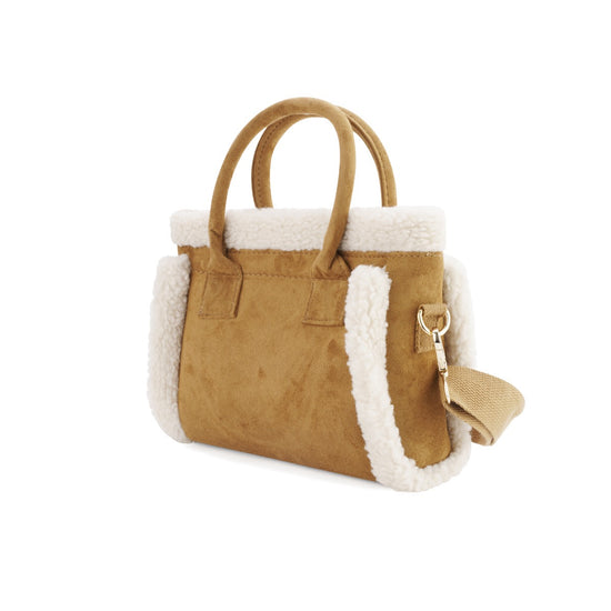Camel Teddy Bag seitliche Ansicht mit Schulterriemen.