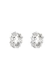 Silberne Mini-Creolen aus Edelstahl mit funkelnden Zirkonia-Steinen – klassischer Ohrschmuck.