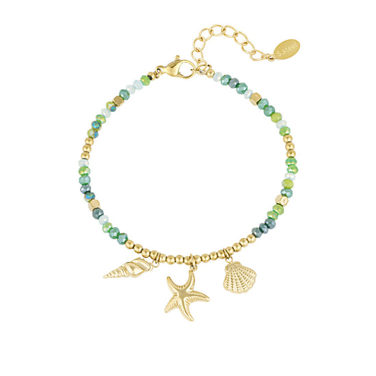 Edelstahlarmband mit grünen und goldenen Perlen und Muschel Anhängern 