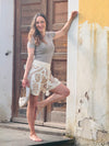 Shorts florales Muster Beige mit Spitzenrand