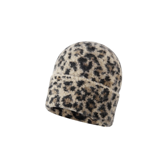 Leoparden Beanie in Beige und Schwarz – Produktansicht freigestellt