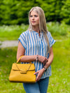 edle Handtasche mit Goldkette und Wildleder Optik