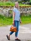 edle Handtasche mit Goldkette und Wildleder Optik