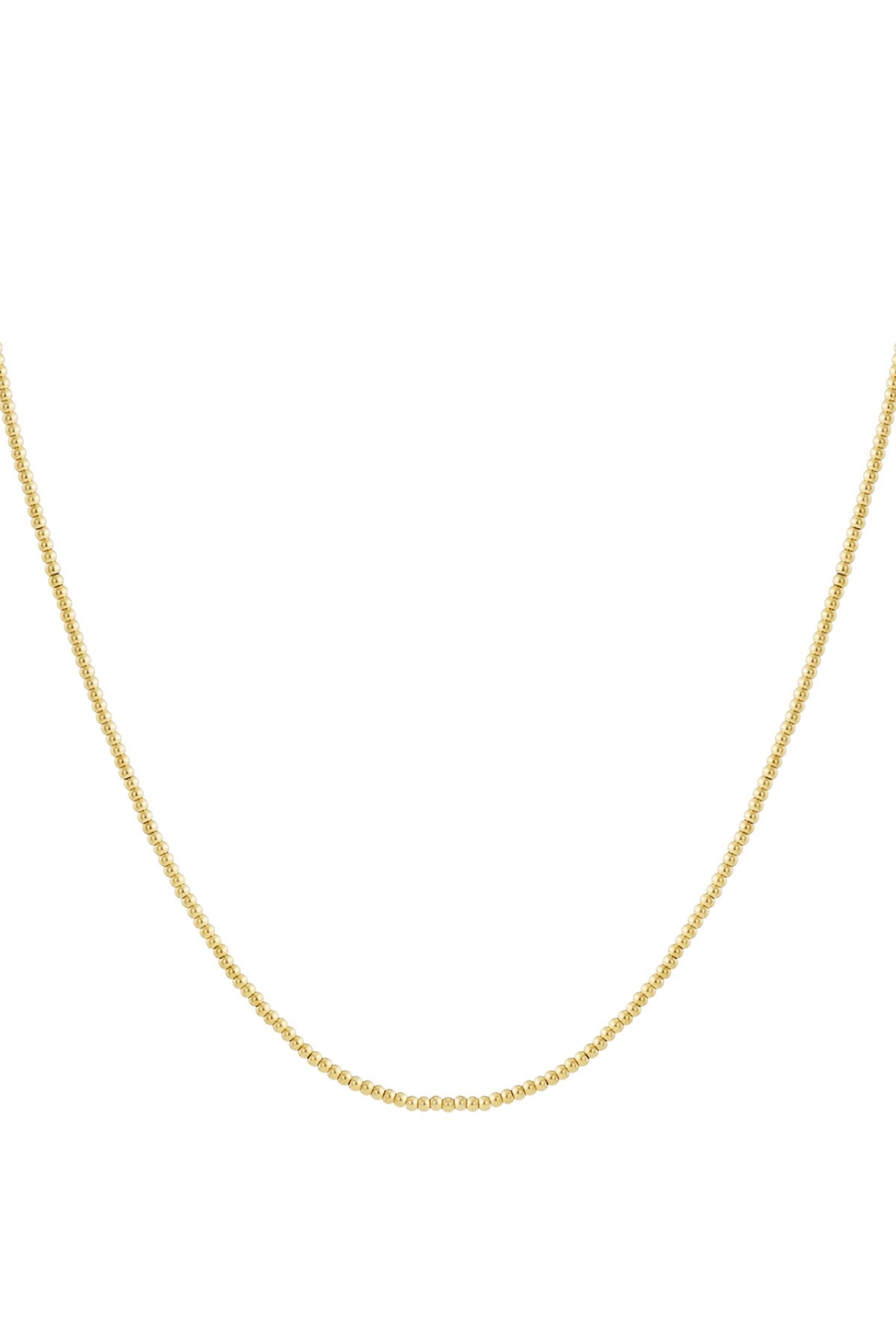 Feine goldene Kugelkette aus Edelstahl freigestellt vor weißem Hintergrund