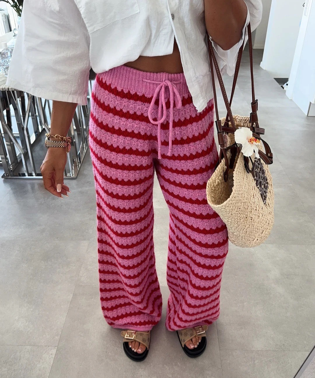 Gestrickte Streifenhose Pink Rot – weite Damen Strickhose Detailansicht