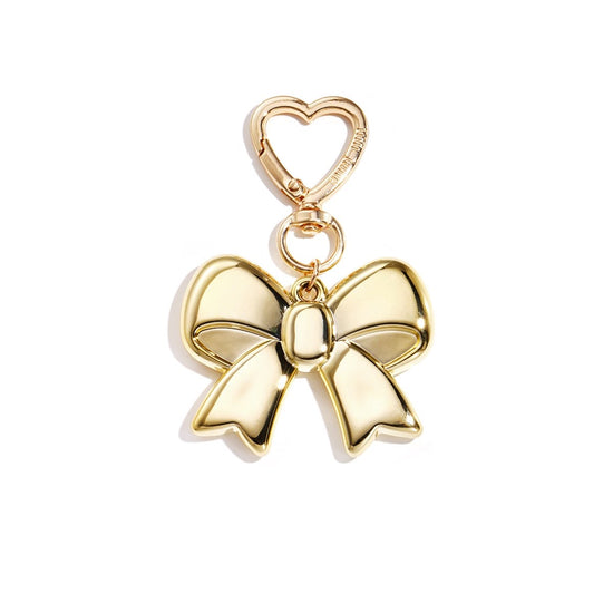 Goldfarbener Schleifen Taschenanhänger mit herzförmigem Karabiner, freigestellt