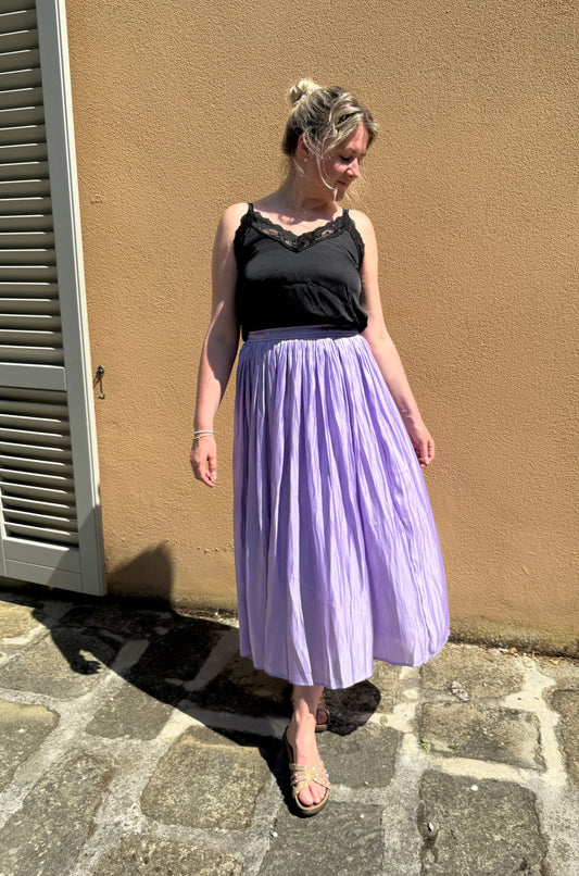 Zart glänzender Midirock in vier verschiedenen Pastell Tönen mit Unterrock.