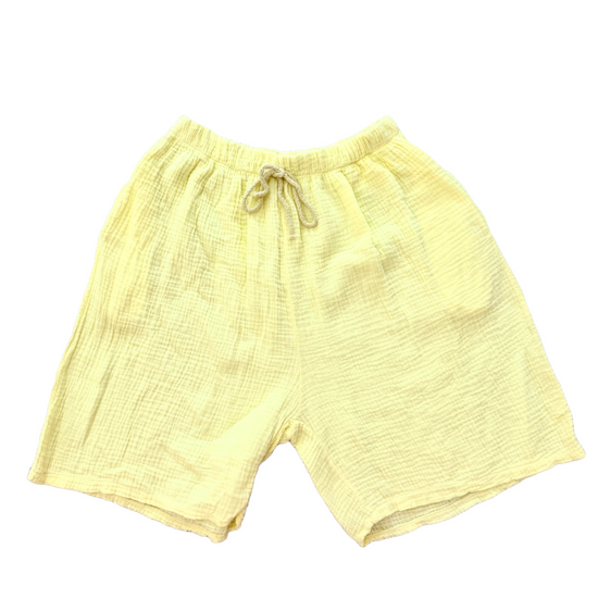 kurze Musselinshorts mit seitlichen Hosentaschen in hellgelber Farbe