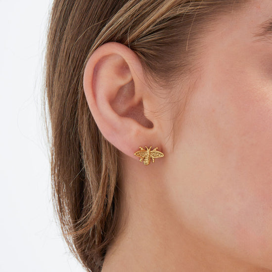 Ohrstecker in Bienenform in Gold.