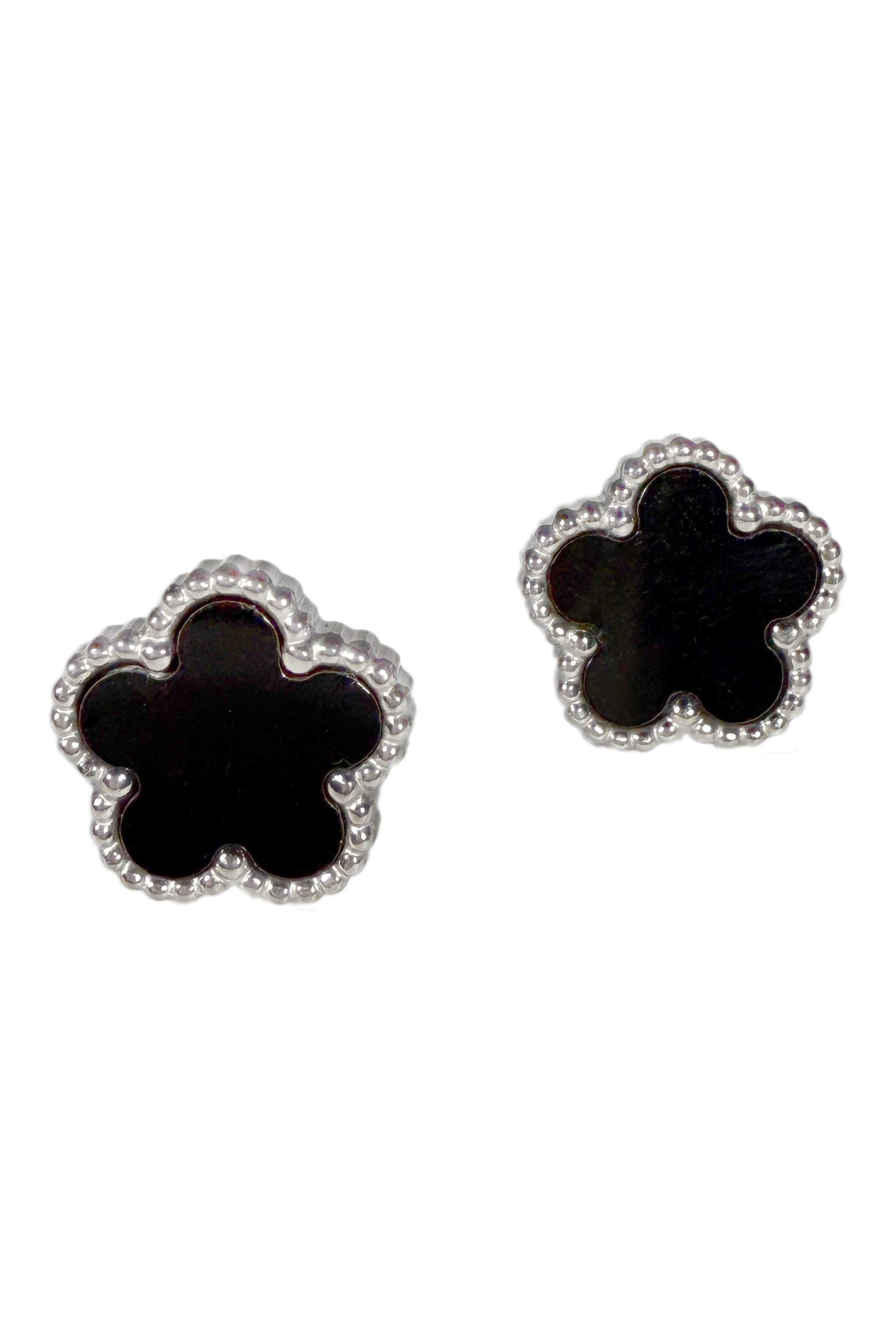 Silberne Edelstahl Ohrstecker in Blumenfarbe mit schwarzer Glas Füllung.