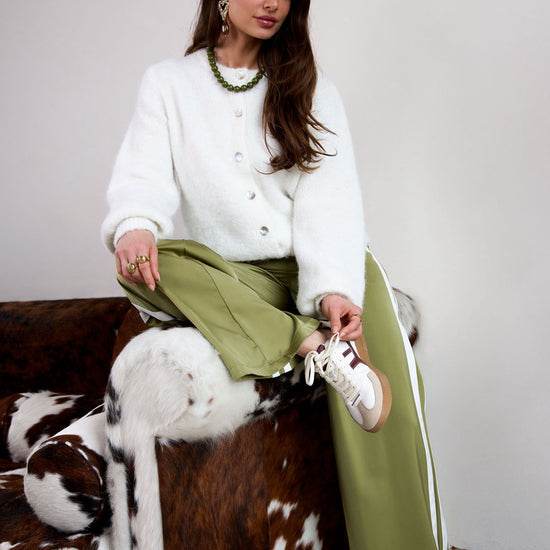 Damen Hose in Olivgrün mit weißen Seitenstreifen – locker geschnitten, Größe S-L