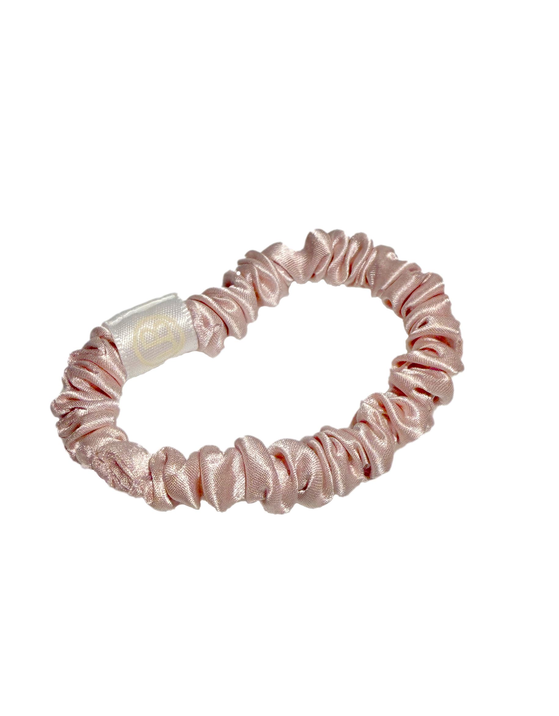 Rosé farbener Seiden Scrunchie in kleiner Größe.