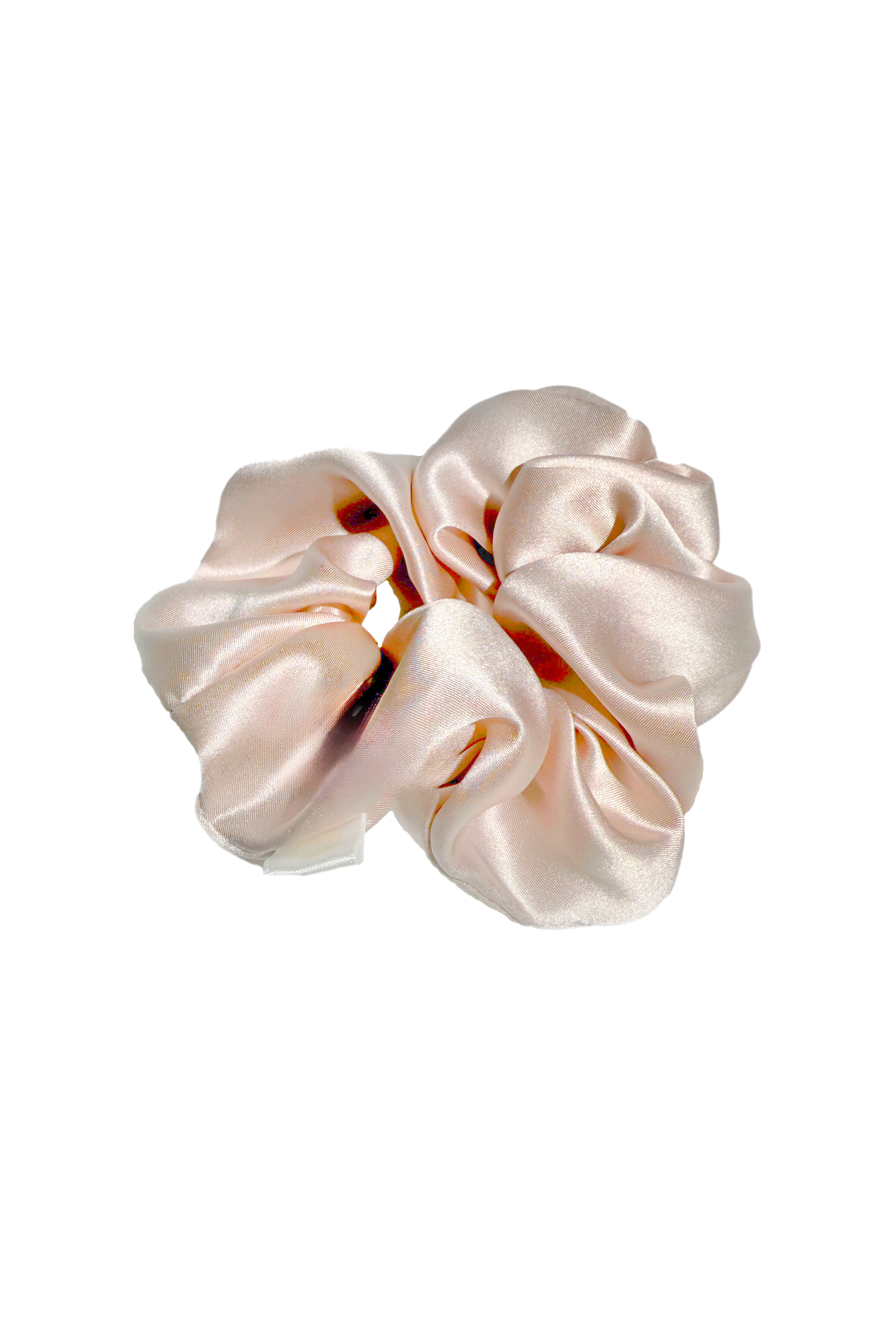 Rosé farbener Seidenscrunchie in großer Größe.