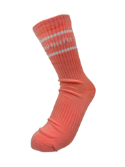 Halbhohe Sportsocke Corallfarben mit weißen Streifen und eingestickter Schrift useful Beauty.