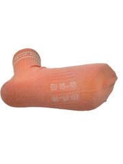 Halbhohe Sportsocke Corallfarben mit weißen Streifen und eingestickter Schrift useful Beauty.