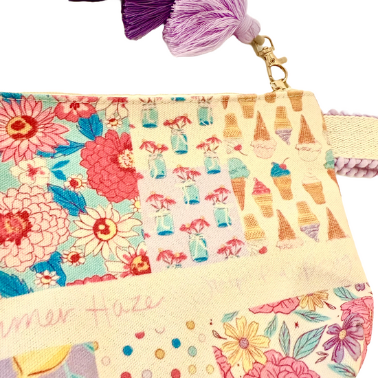 Süße kleine Strandtasche mit Eis Design und Lila farbenen Wimpel Anhängern.