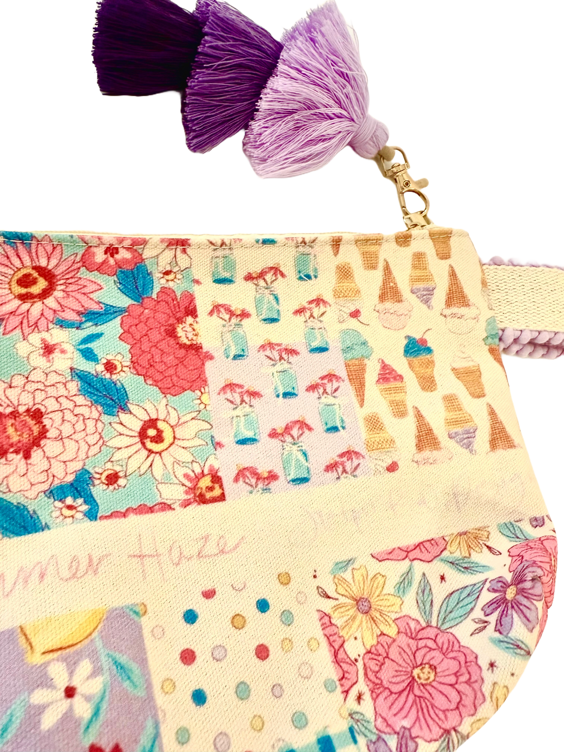 Süße kleine Strandtasche mit Eis Design und Lila farbenen Wimpel Anhängern.