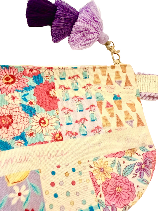 Süße kleine Strandtasche mit Eis Design und Lila farbenen Wimpel Anhängern.